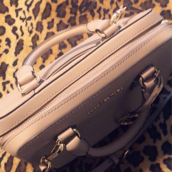 ❌SOLD❌Authentic Michael Kors Handbag - Picture 3 of 7